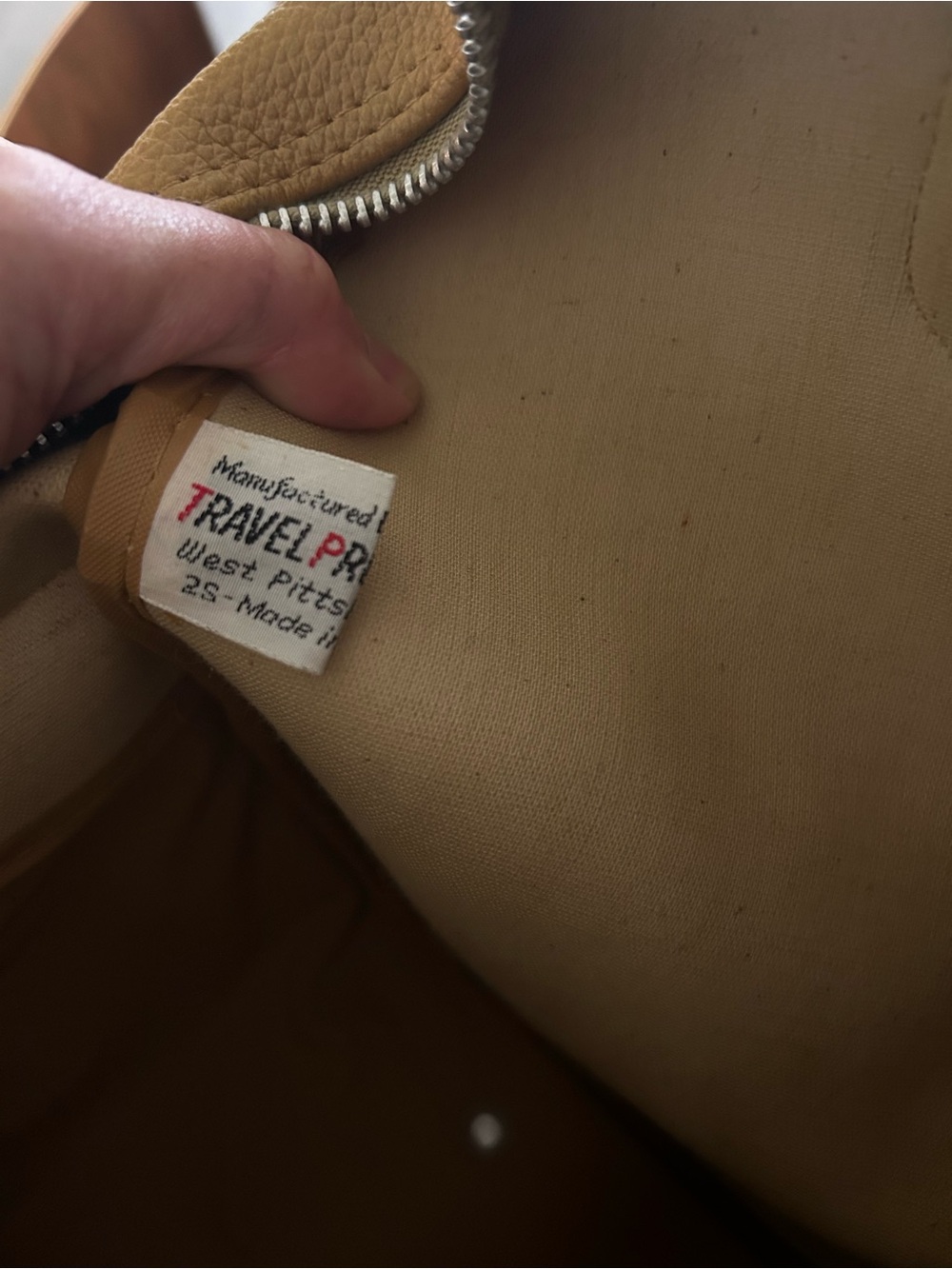 Vintage 1970s Mustard Train Case Travel Bag | Structured Overnight Carryall - Picture 9 of 9